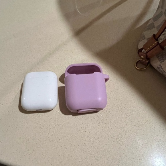 Apple AirPods 1st generation EUC work I just got a new pair so selling these - Picture 2 of 4